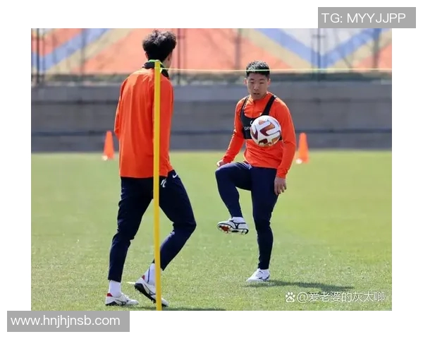 体能卓越的足球明星们如何通过训练塑造完美竞技状态与健康体魄