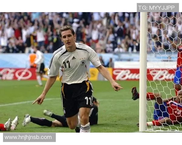 全球现役足球前锋明星盘点他们的风采与成就 全球现役足球前锋明星盘点他们的风采与成就